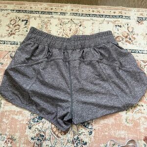 Lululemon tracker short 4”